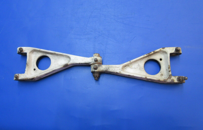 Cessna 401 RH Main Gear Torque Link Assy P/N 5041114-2 (1023-769)