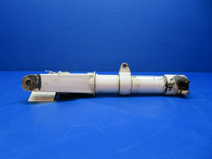 Cessna 401 / 401A LH Main Gear Upper Strut Assy w/ Orfice 5041000-201 (0124-220)