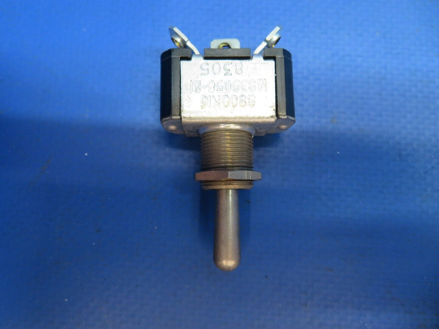 Cutler Hammer Toggle Switch P/N M535058-21 LOT OF 4 NOS (1222-930)