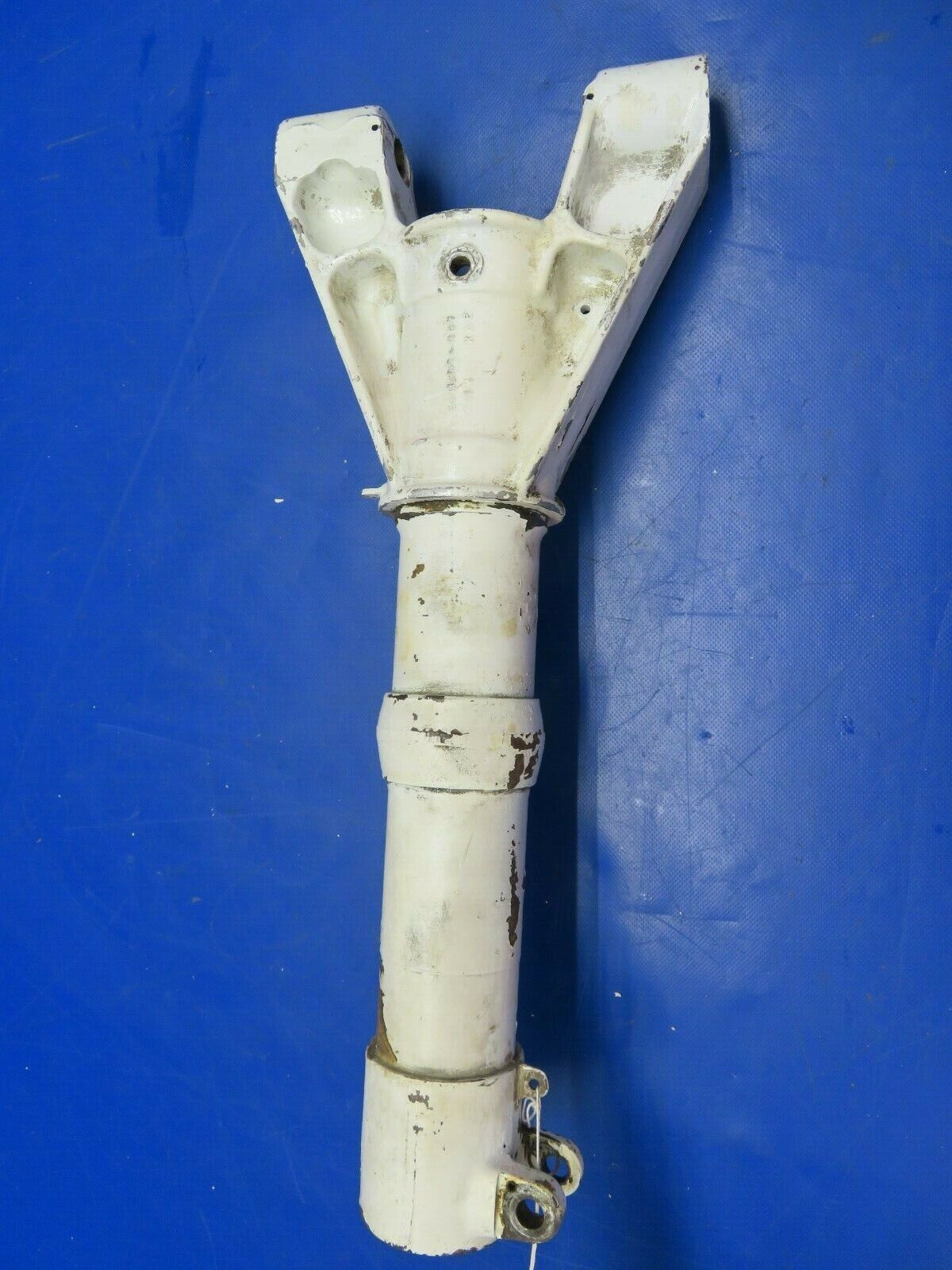 Cessna 310P Landing Gear Cylinder & Trunnion Assy LH P/N 5041000-209 (0720-305)