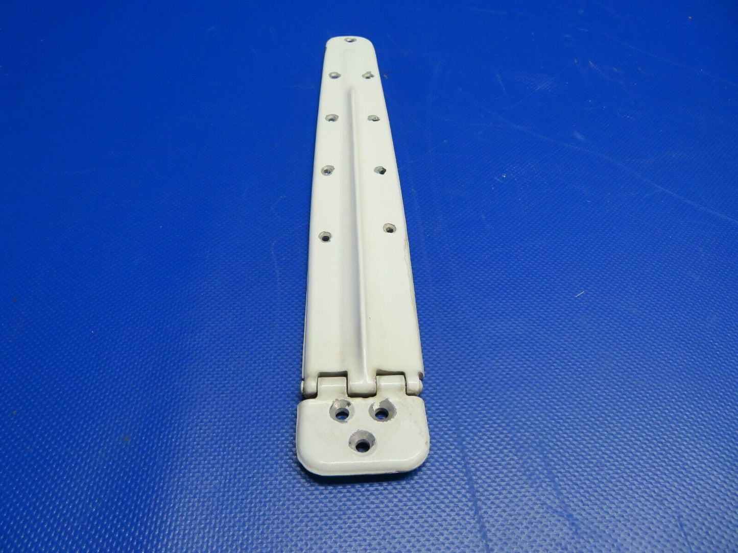 1960 Cessna 210 Upper Hinge RH Door P/N 0711037-12 (0321-138)