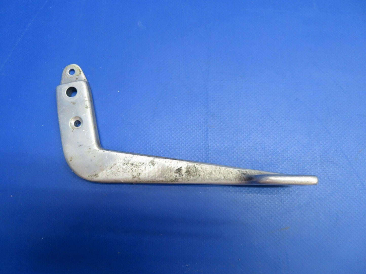 Cessna LWR Cabin Door Handle P/N 5111537-2 WEU 5111537-3 (1122-359)