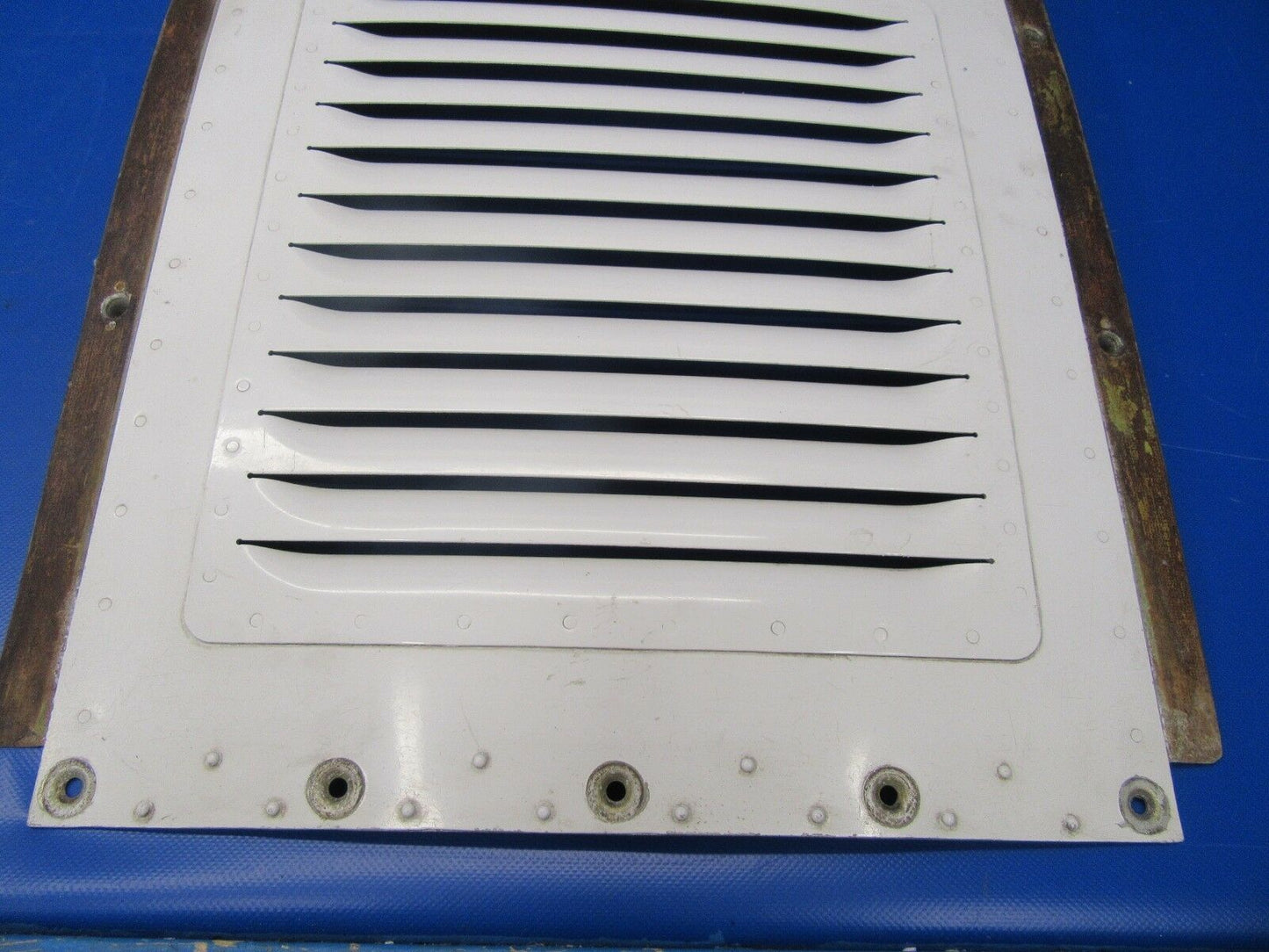Piper Seneca II Top Center Cowl P/N 37207-101, 67995-002 (0818-257)