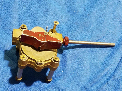 Beech Baron 58 Fuel Selector Control P/N HE7001-5 (0716-34)