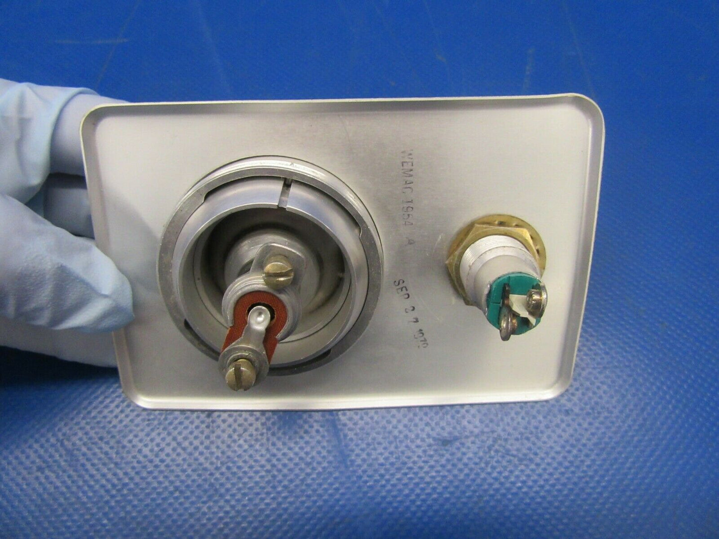 Cessna 310 / 310R Wemac Light & Plate Assy Cabin Lighting P/N 1954 (0219-267)