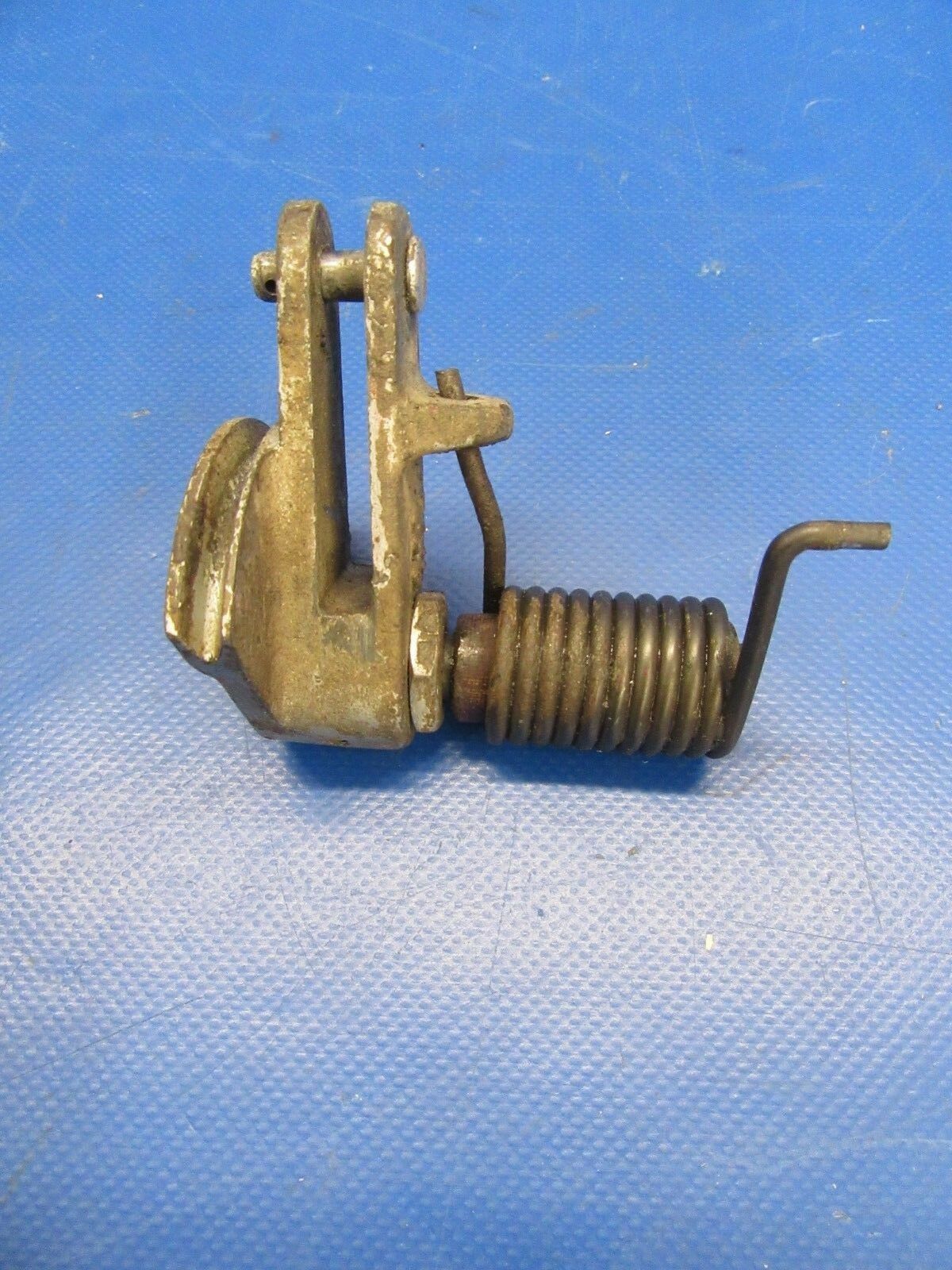 1956 Cessna 310 Torsional Actuator Cabin Step P/N 0811595-1 (1118-132)