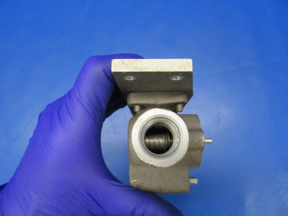 Cessna Fuel Valve P/N 9910242-6 (0418-32)