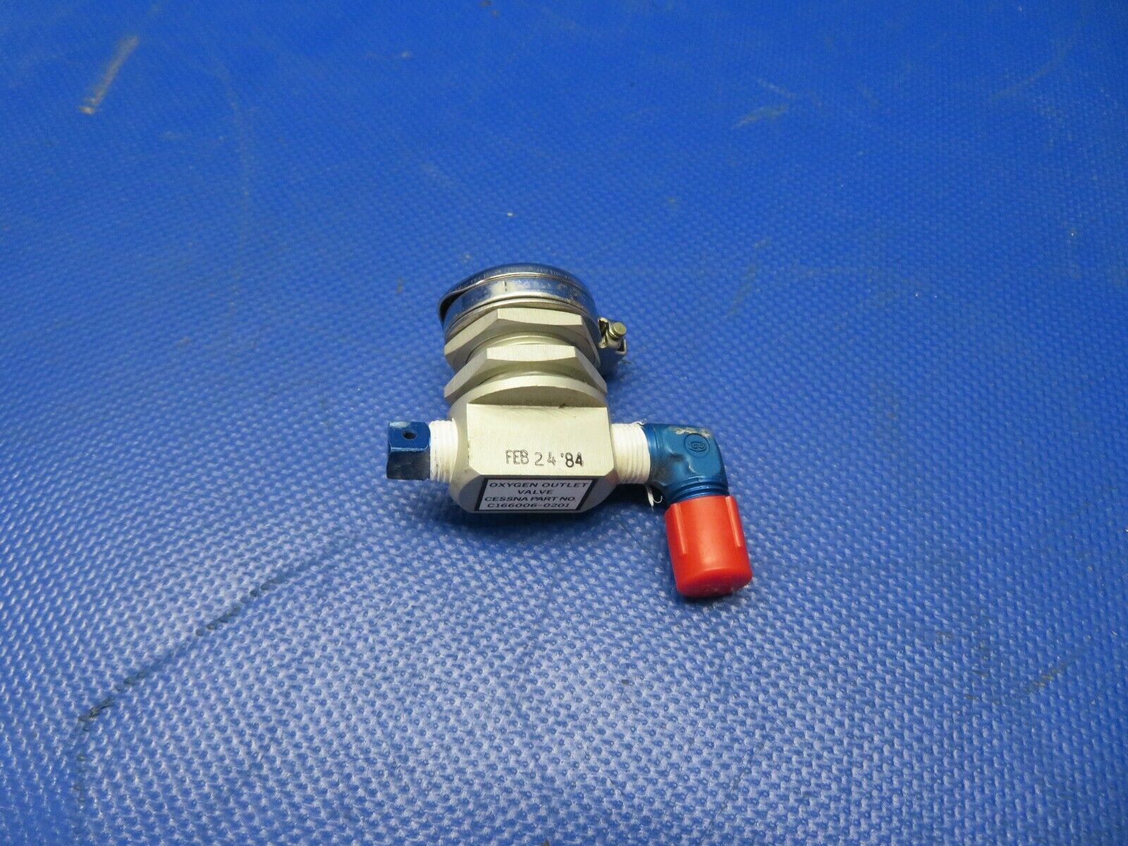 Cessna 210 / T210N Oxygen Outlet Valve P/N C166006-0201 (1021-107)