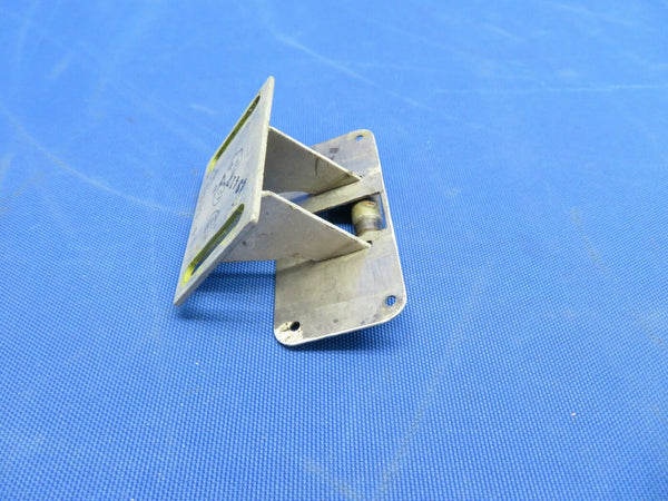 Rockwell Commander 112A Bracket LH Door Catch P/N 43714-501 (1020-335)