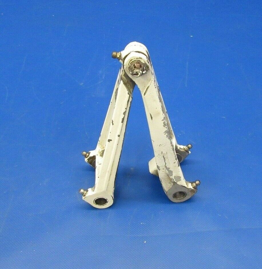 Beech Debonair Torque Knee Upper and Lower P/N 45-815011-10 (0119-407)