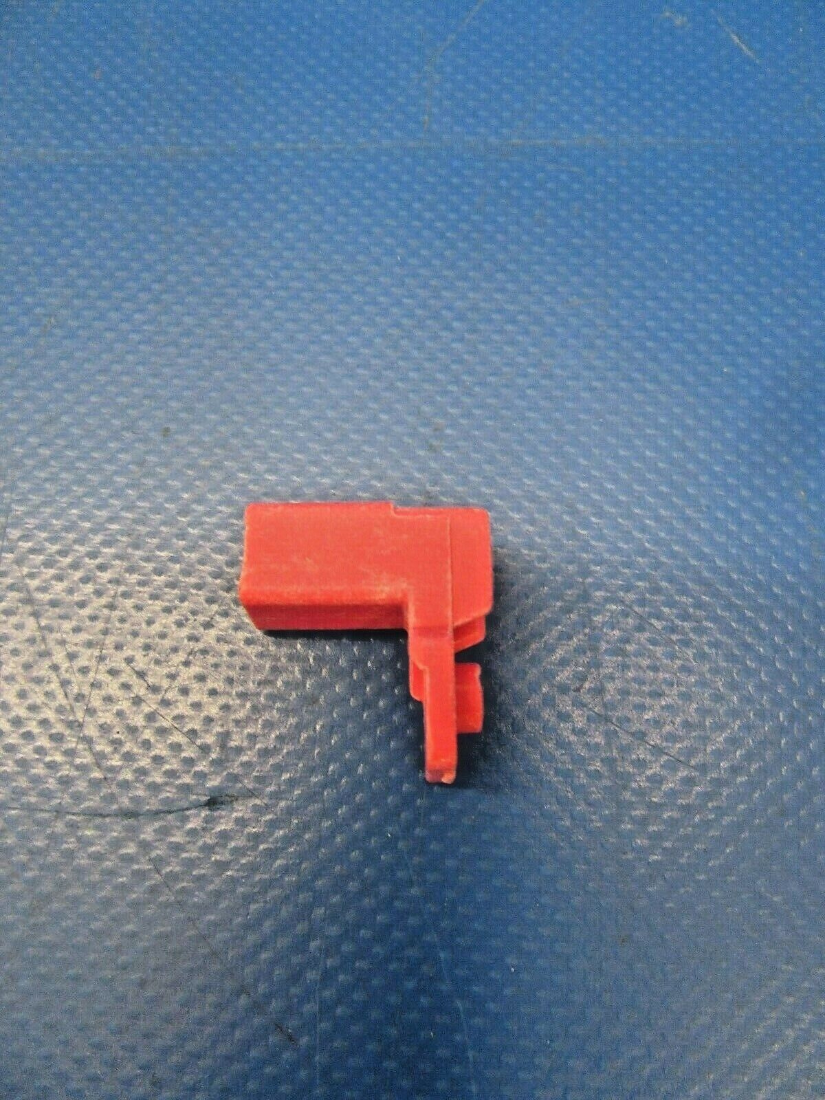 Piper 28 28R 151 161 181 201 28RT-201 31-350 32 Receptacle 758-369 NOS (0519-42)