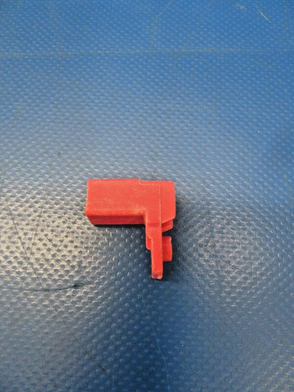 Piper 28 28R 151 161 181 201 28RT-201 31-350 32 Receptacle 758-369 NOS (0519-42)