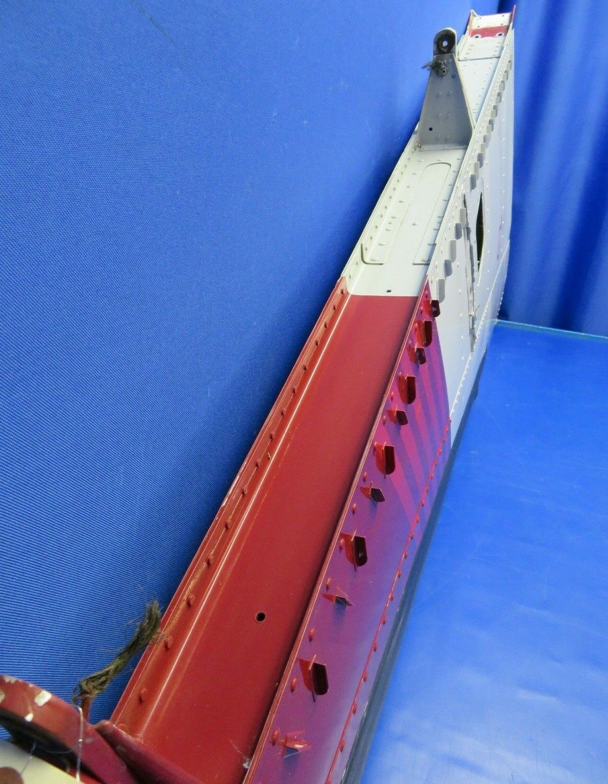 Beech Baron B58P Vertical Stabilizer w / Vortex Gens 96-640000-197 (0520-44)