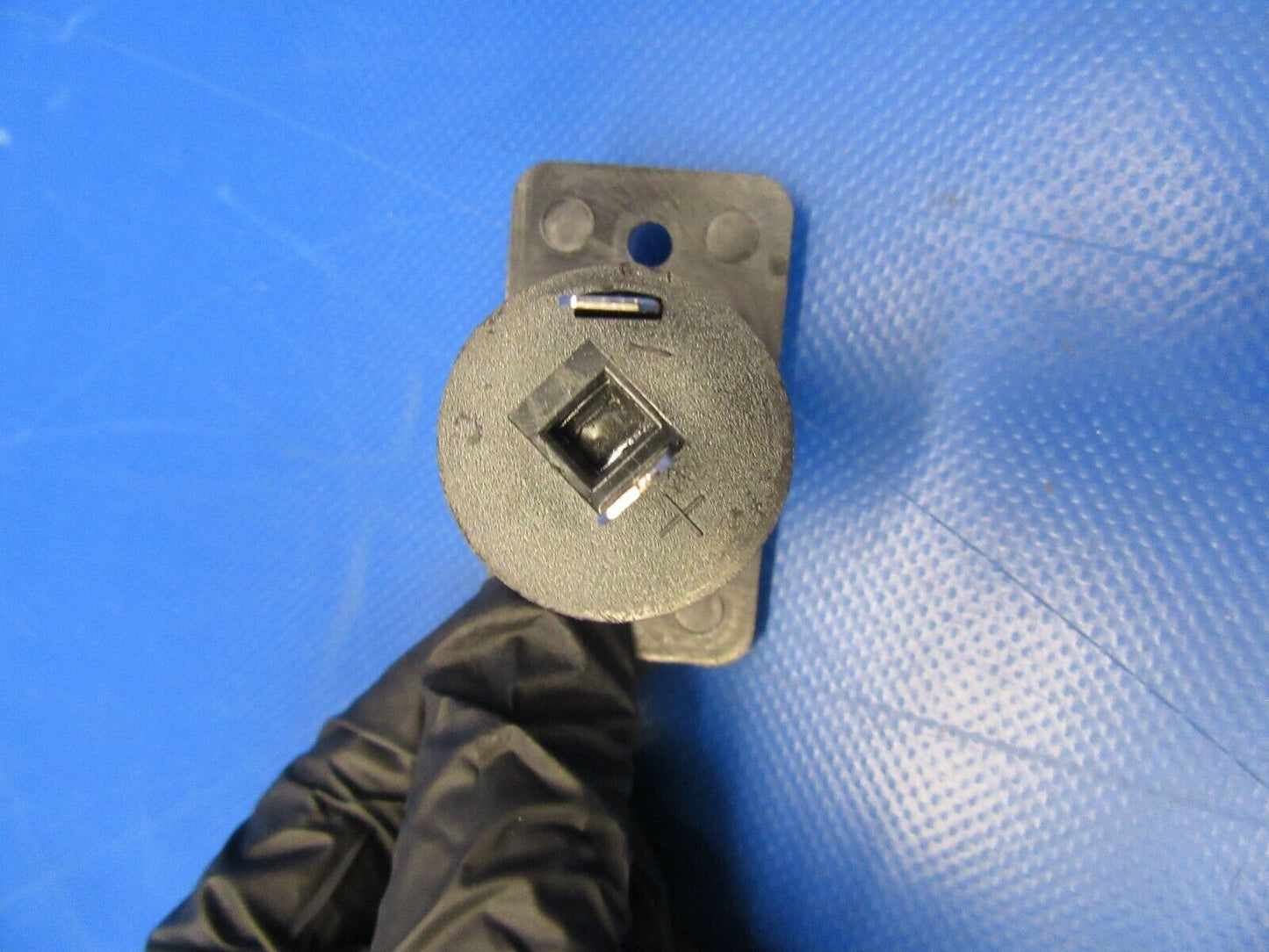 Diamond DA40-180 Power Plug 28V 2 Amps LWR RH Dash (0319-53)
