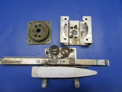 1960 Cessna 210 Cabin Door Latch LH 0711017, 0711032-2, 0711018-23 (0321-315)