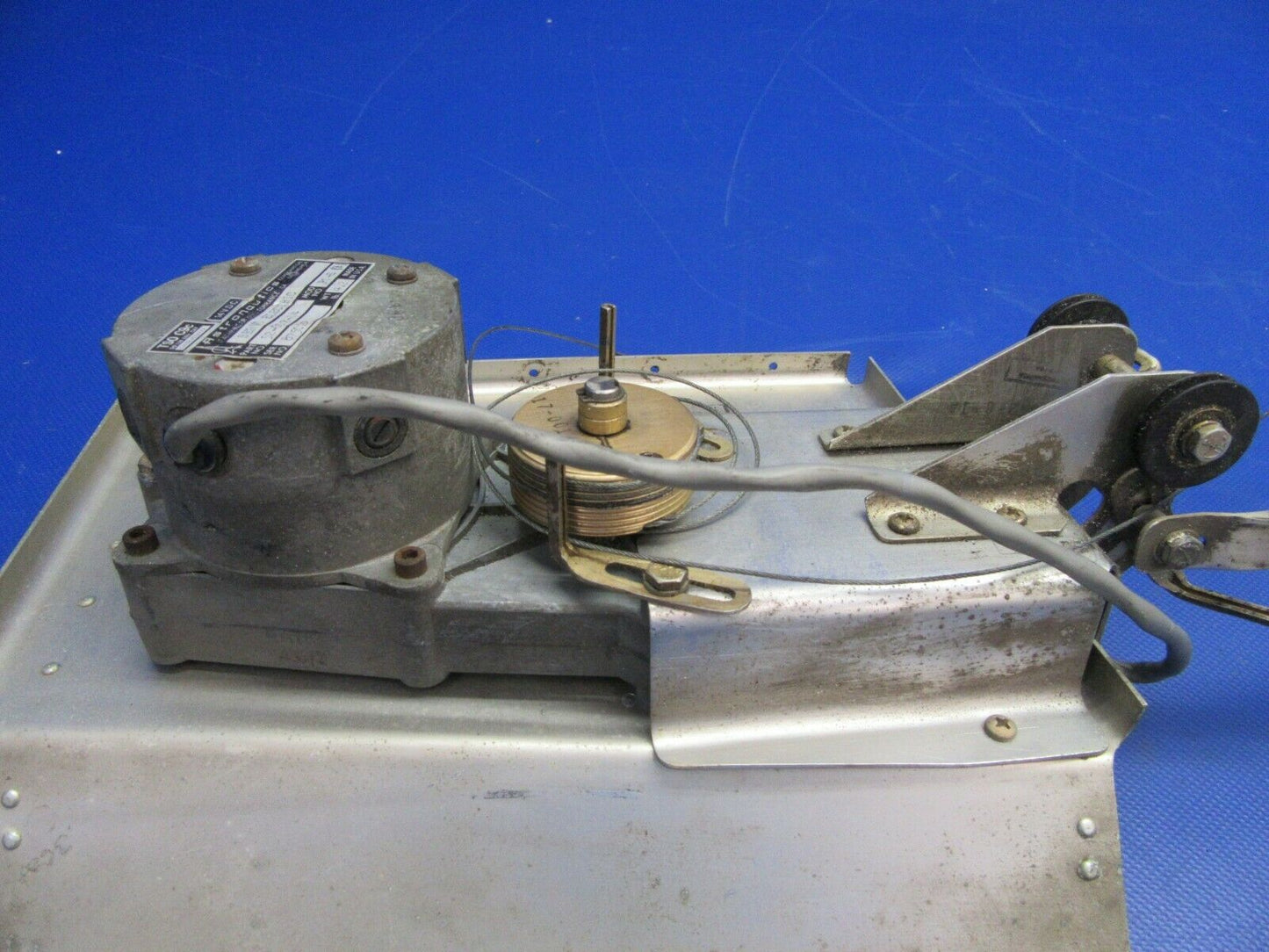 Astronautics Electric Servo w/ Mounting Brackets 14V 52-002-14, P1-S (0721-531)