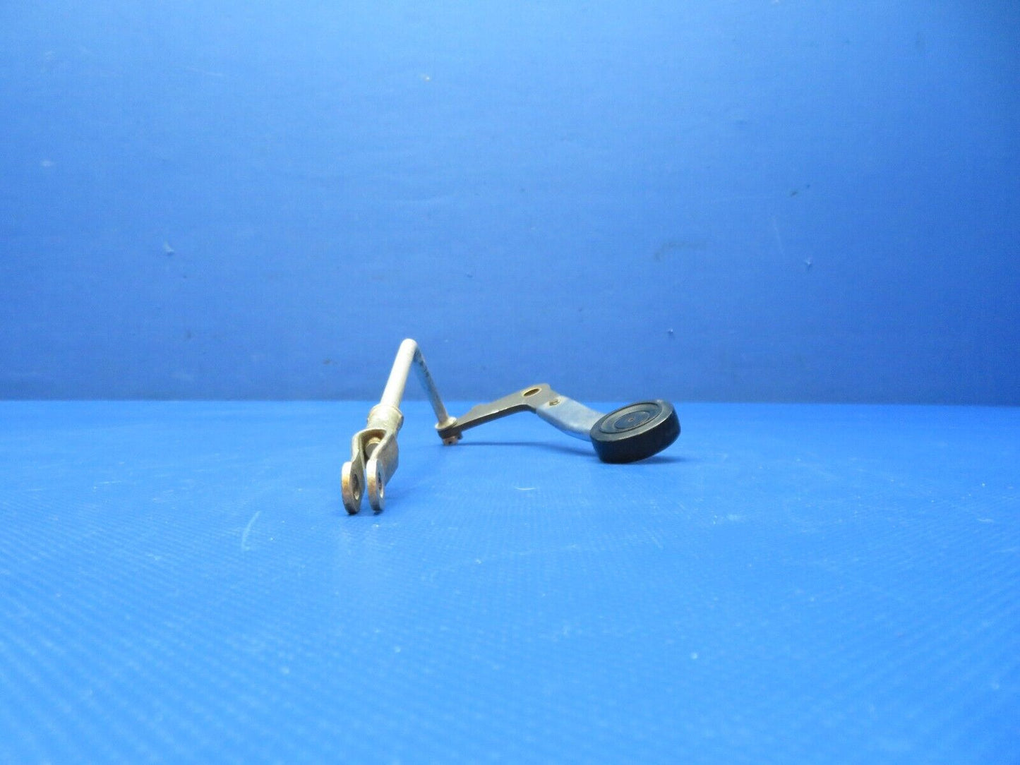 Cessna 337 / 337E Gear Handle Arm Assy w/ Control Rod P/N 1513041-7 (1223-298)