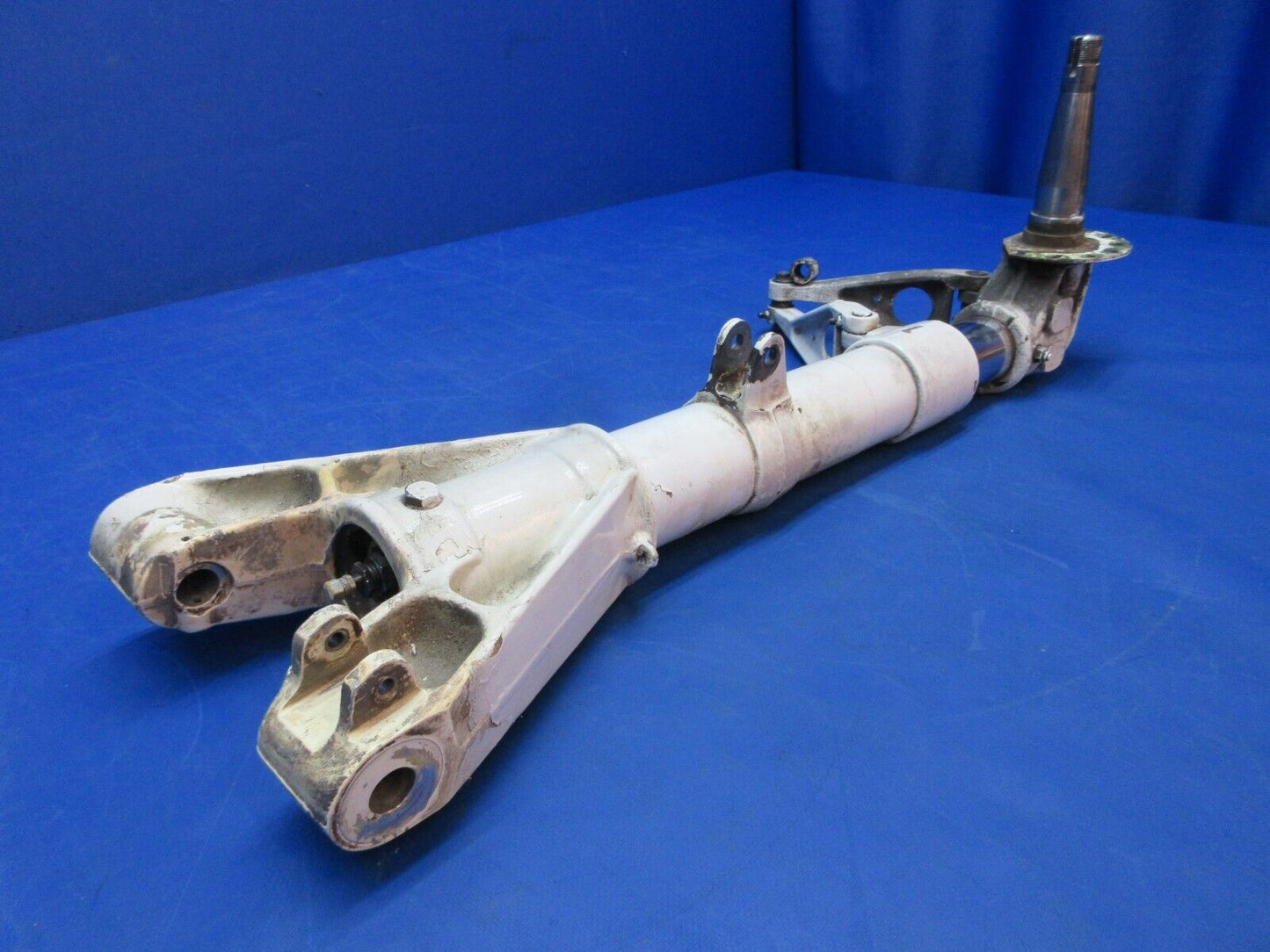 Cessna 310 / 310Q Main Gear RH Strut Assy P/N 5194001-10 (0923-398)