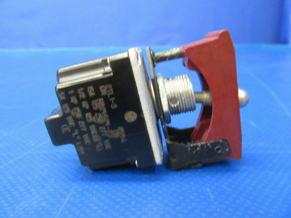 Diamond DA40-180 Emergency Horizon Switch 2TL1-3 / MS24524-23 (0319-51)