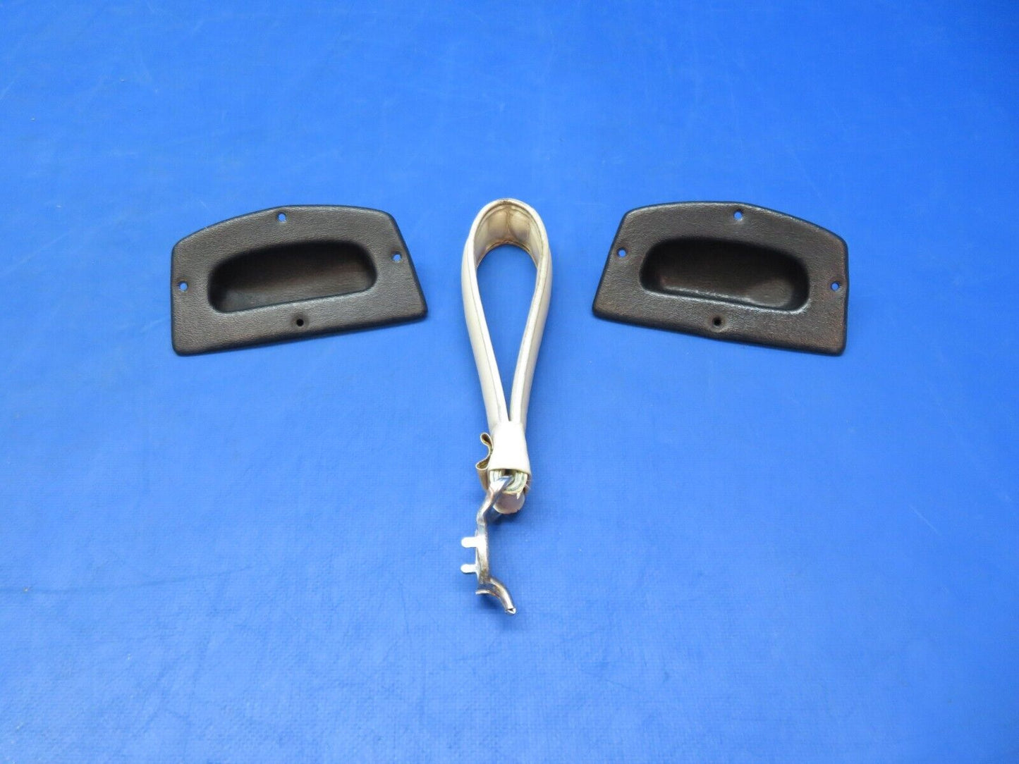 Piper PA-28-140 Assist Loop Handhold Grip P/N 62353-04 (11123-135)
