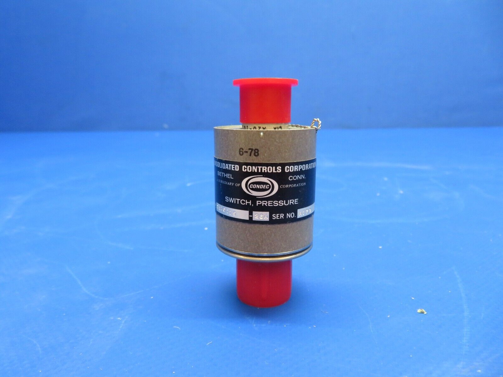 Consolidated Controls Corp. Pressure Switch P/N 211C119-28A NOS (0922-745)