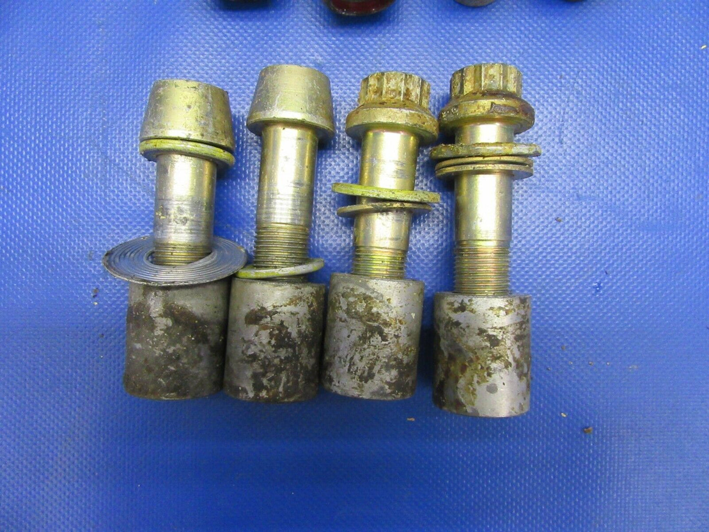 Beech 95-B55 Baron Wing Bolt LOT OF 6 P/N NAS152-37 / MS20014-26 (0721-301)