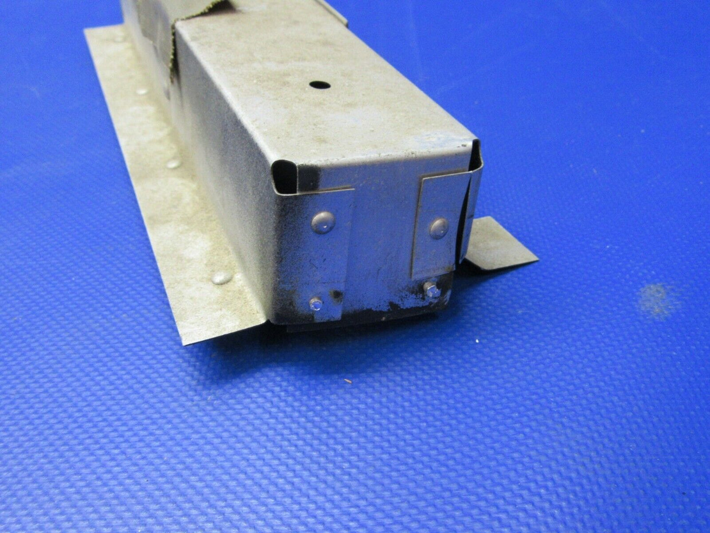 Cessna 210 / T210N Overhead Light Housing Assembly P/N 0711777-7 (0321-477)