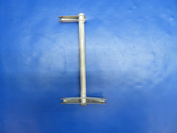 Cessna 210 Torque Tube Assy Nose Gear Door P/N 1217025-1 (0124-1040)