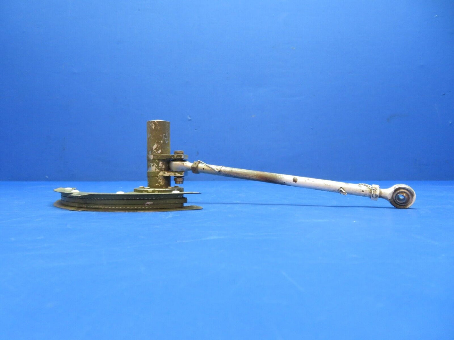 Cessna 310 / 310Q RH Aileron Bellcrank w/ Push-Pull Rod P/N 5025000-4 (0823-746)