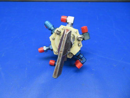 Beech 95-B55 Baron Fuel Selector Valve w / Handle RH 96-920001-612 (0621-995)