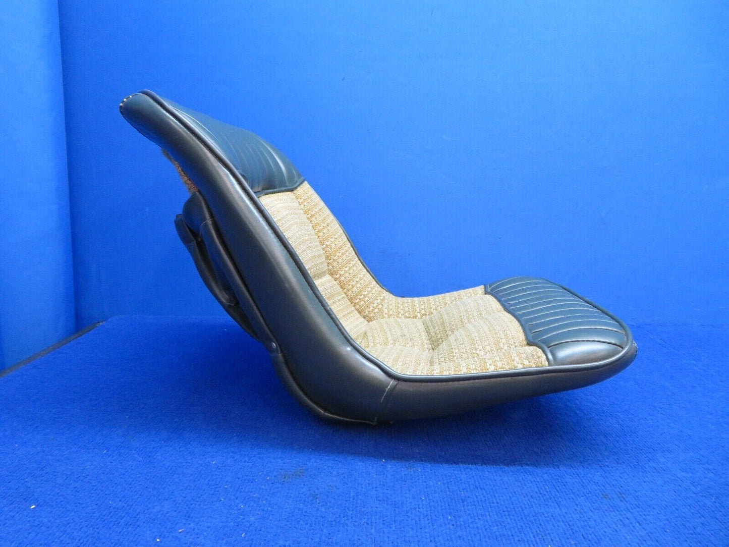 Bellanca 17-30 Viking Bucket Seat Assy P/N S-1 Pilot / Co-Pilot (0822-728)