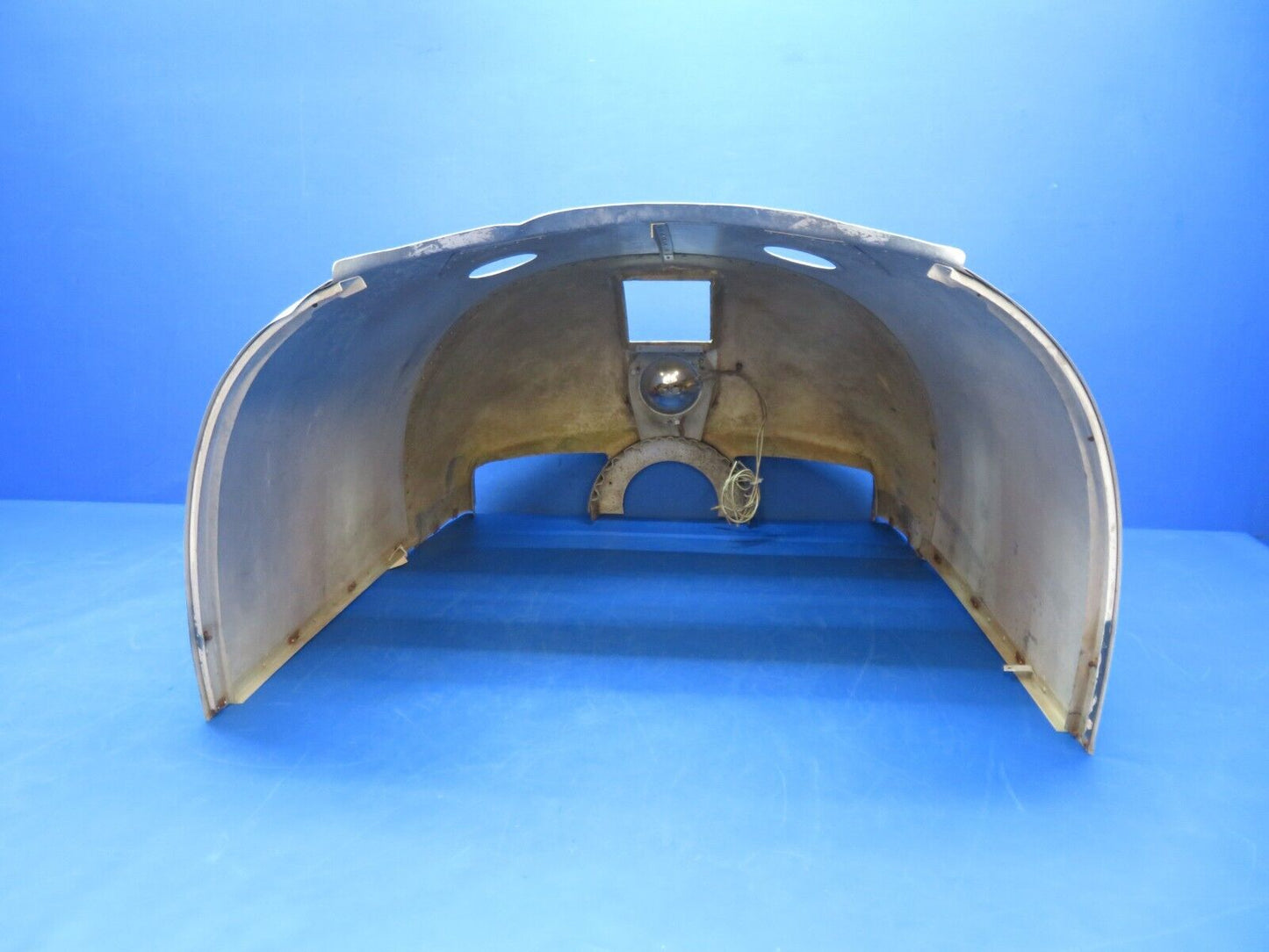 1973 Cessna 150 / 150L LWR Engine Cowl Assy P/N 0452010-201 (0823-512)