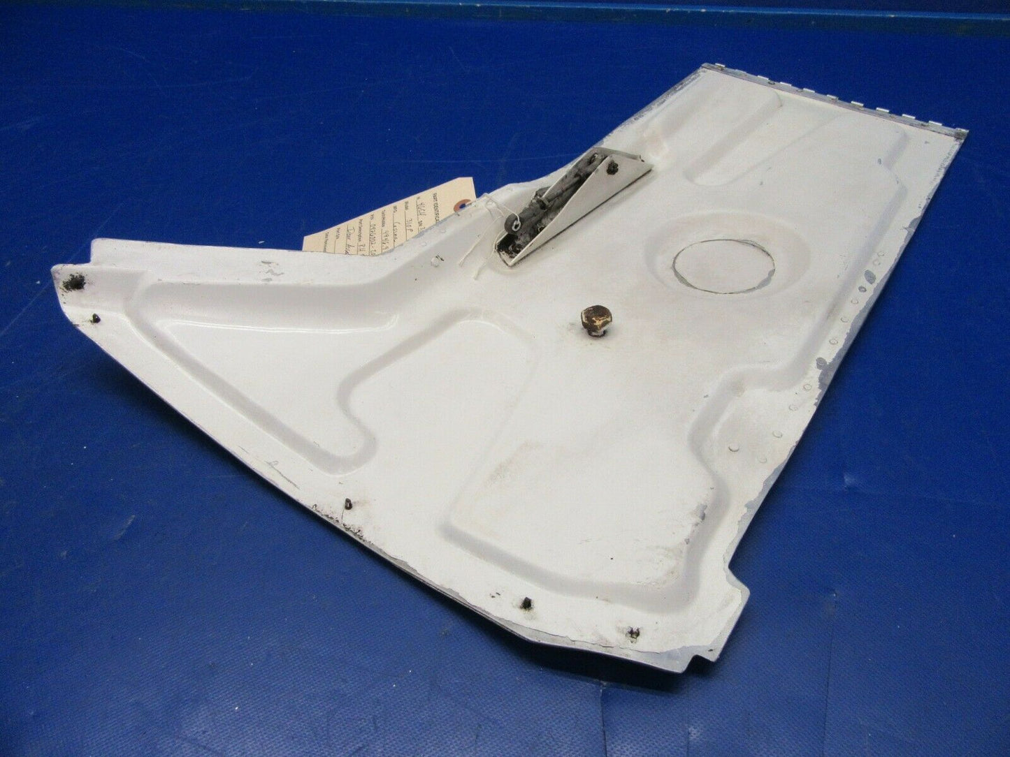 Cessna 310P RH Landing Gear Strut Door Assembly P/N 0826002-205 (0620-248)