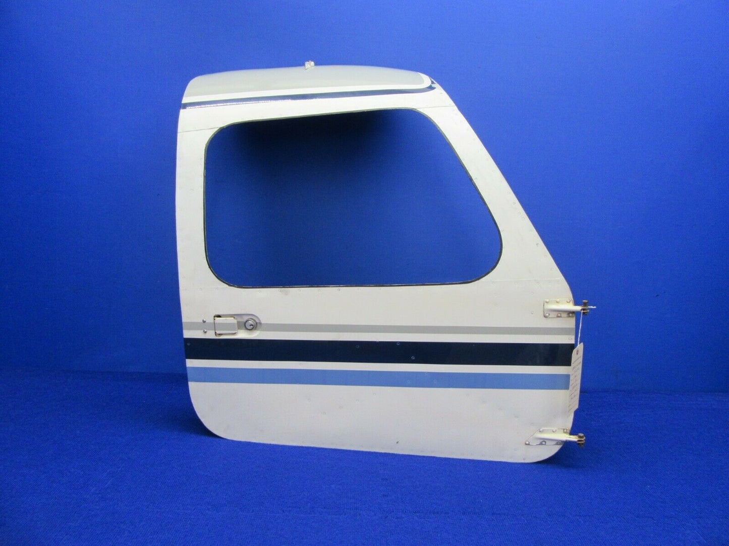 Piper PA-32-300 Cabin Door FWD NO KEY NO GLASS 68185-00, 68185-000 (1121-543)
