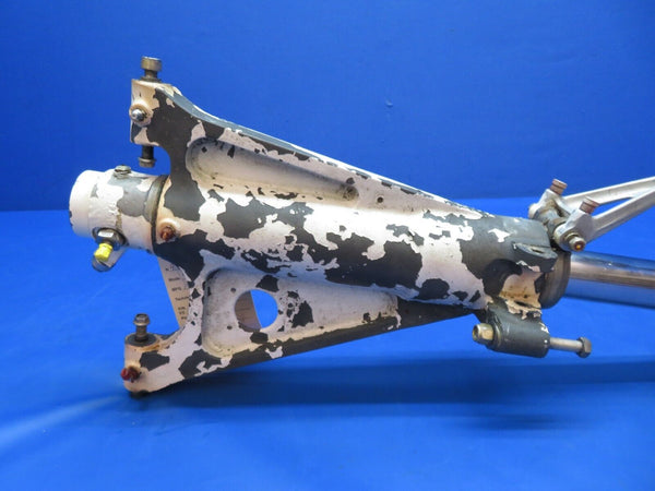 Beech 95-B55 Baron Nose Gear Assy P/N 35-825196-696 (0623-433)