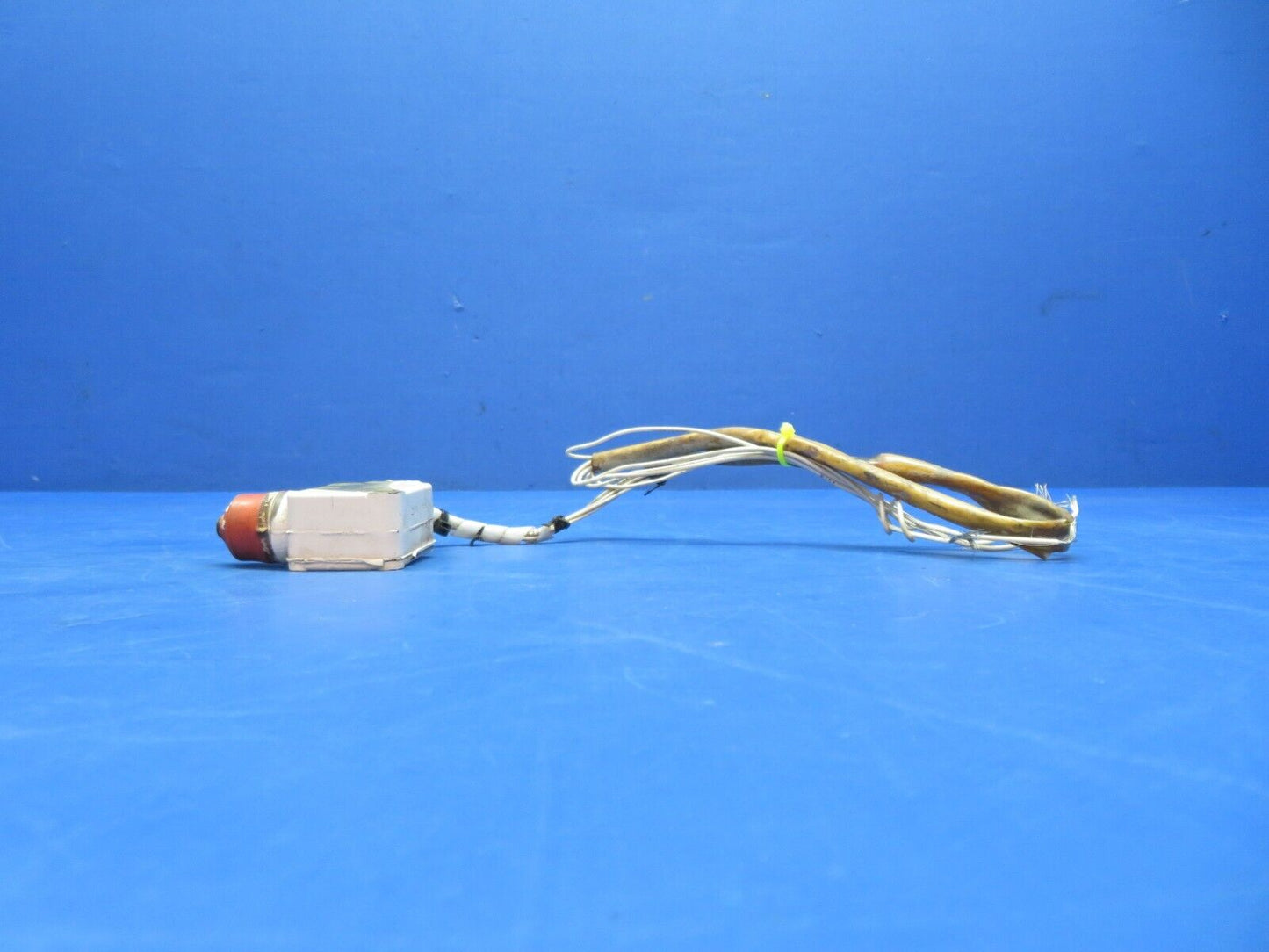 Cessna 310 / 310Q Nose Gear Microswitch P/N 2VB1 (0923-372)