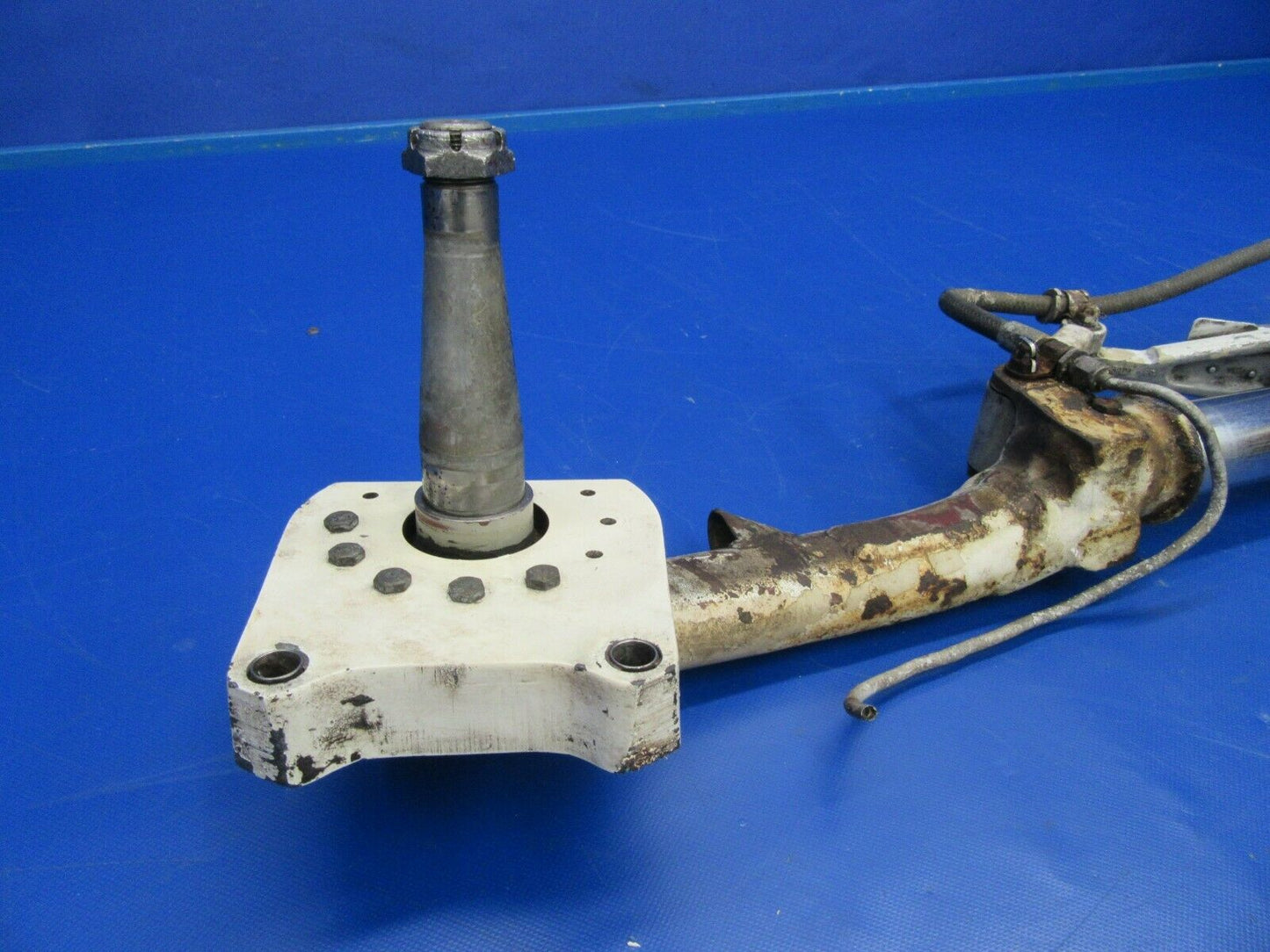 Cessna 310 Main Gear LH P/N 0841000-97, 0841201-1 (1119-427)