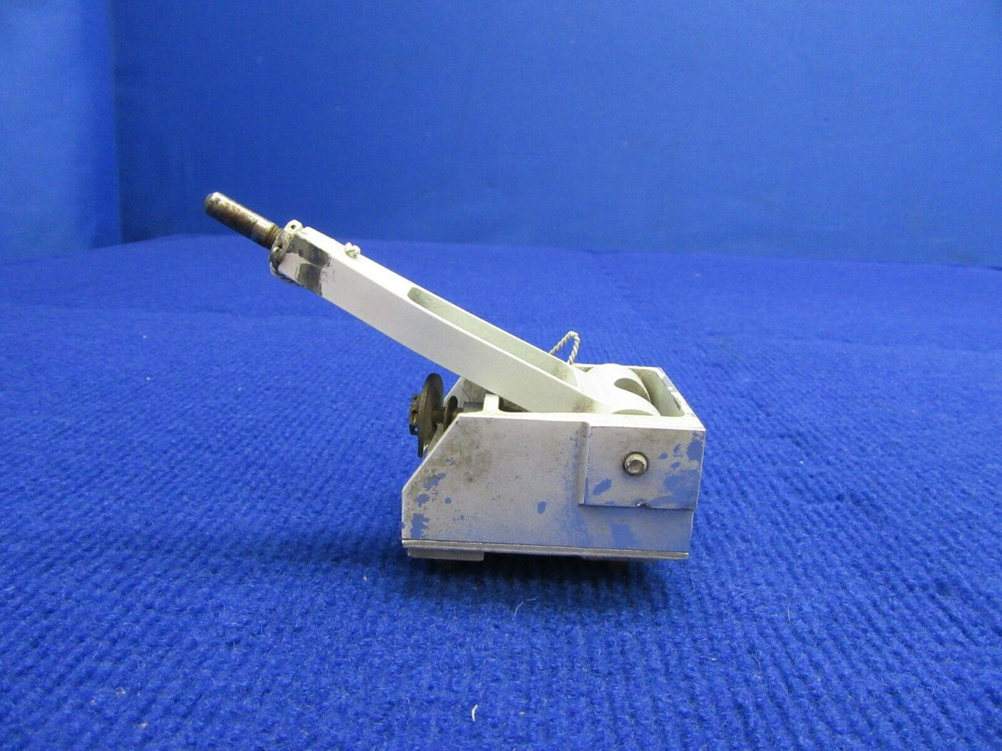 Cirrus Aileron Actuation Arm & INBD Hinge Attach Bracket RH 16790-001 (0122-305)