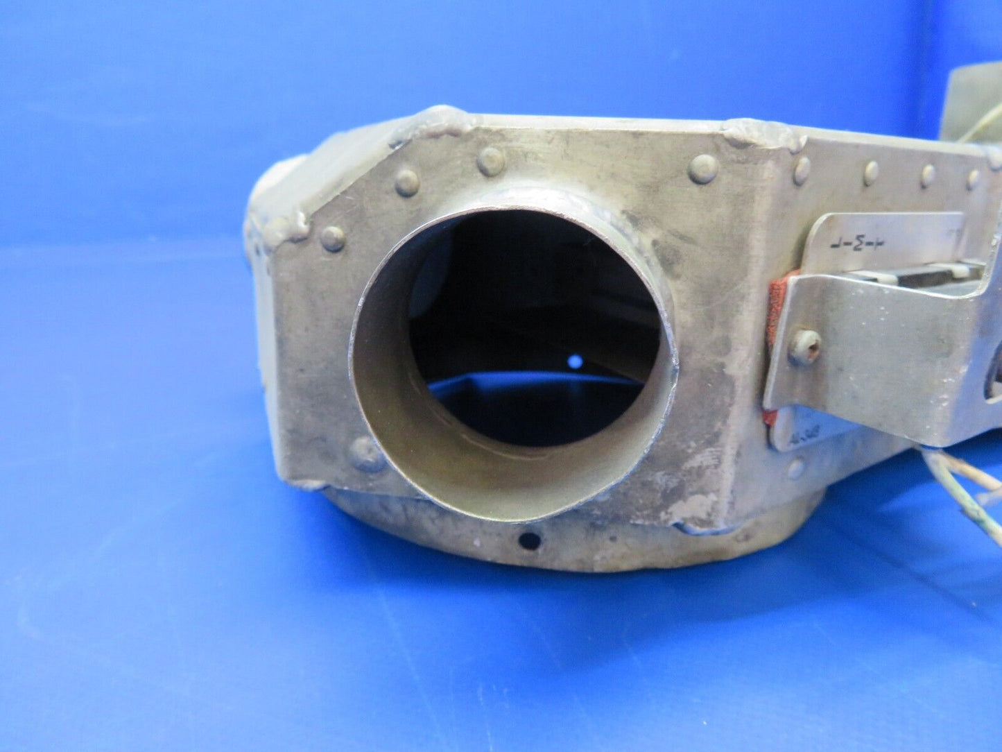 Piper PA-23-250 Aztec Air Distribution Box Assy P/N 32931-00 (1122-341)