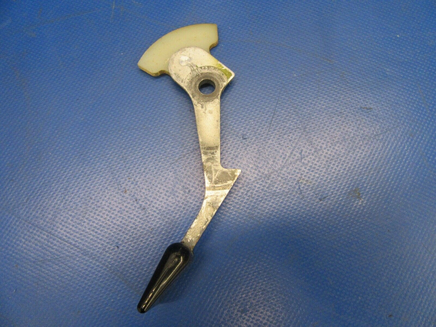 Cessna 310 / T310 Flap Arm & Lever Assembly 0861526-11, 0861526-14 (0619-181)