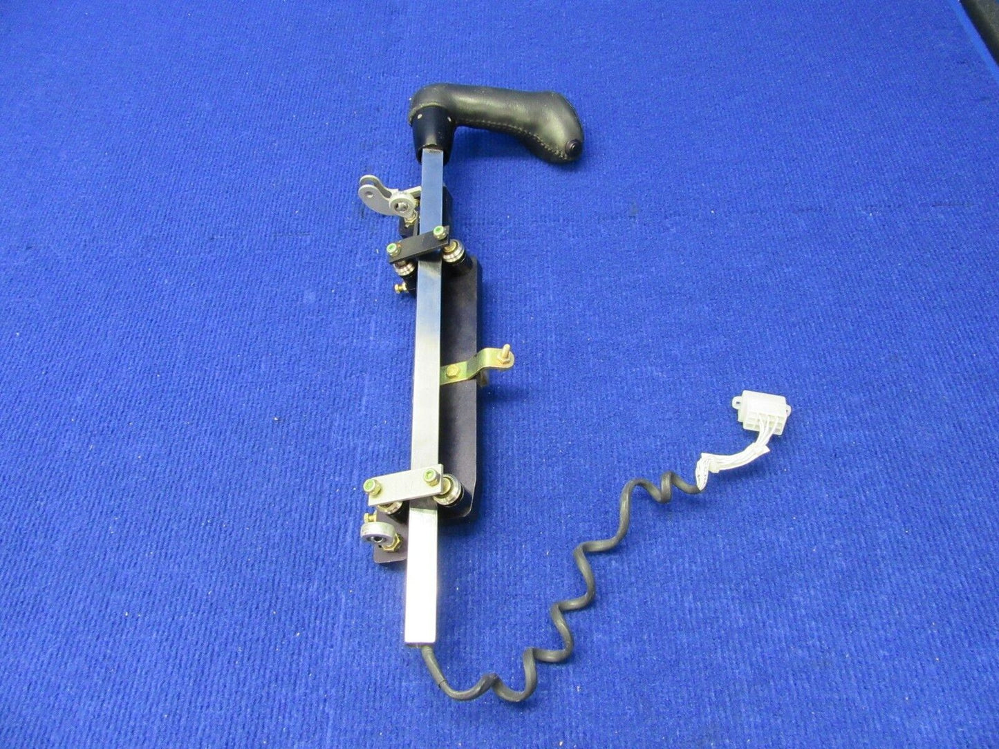 Cirrus SR-22 Yoke Grip Assy RH P/N 11995-004 (0122-301)