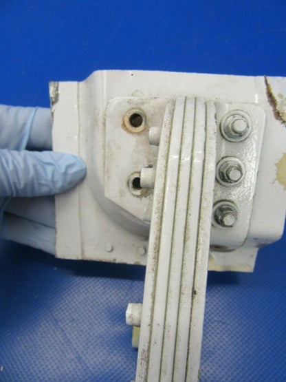 Beech 95-B55 Hinge Assy RH INBD MLG Door FWD Hinge P/N 35-815266-2 (0819-113)