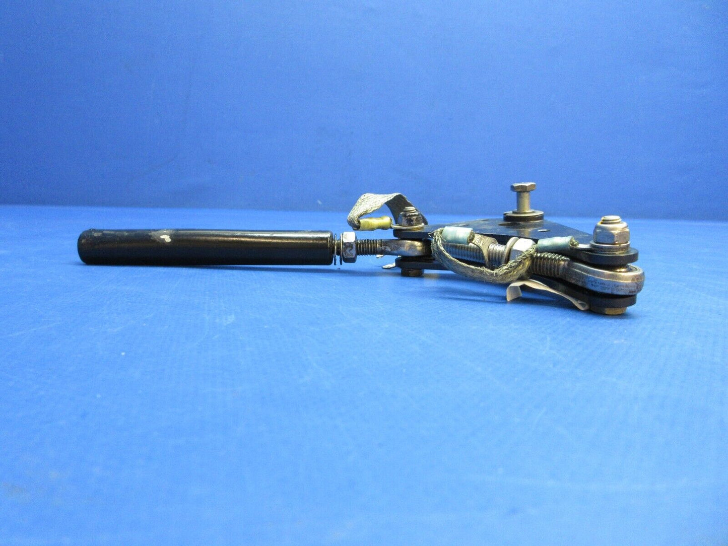 Diamond DA-42 Bellcrank Flap Assy w/ Rod P/N D60-2527-30-00_1 (0623-779)