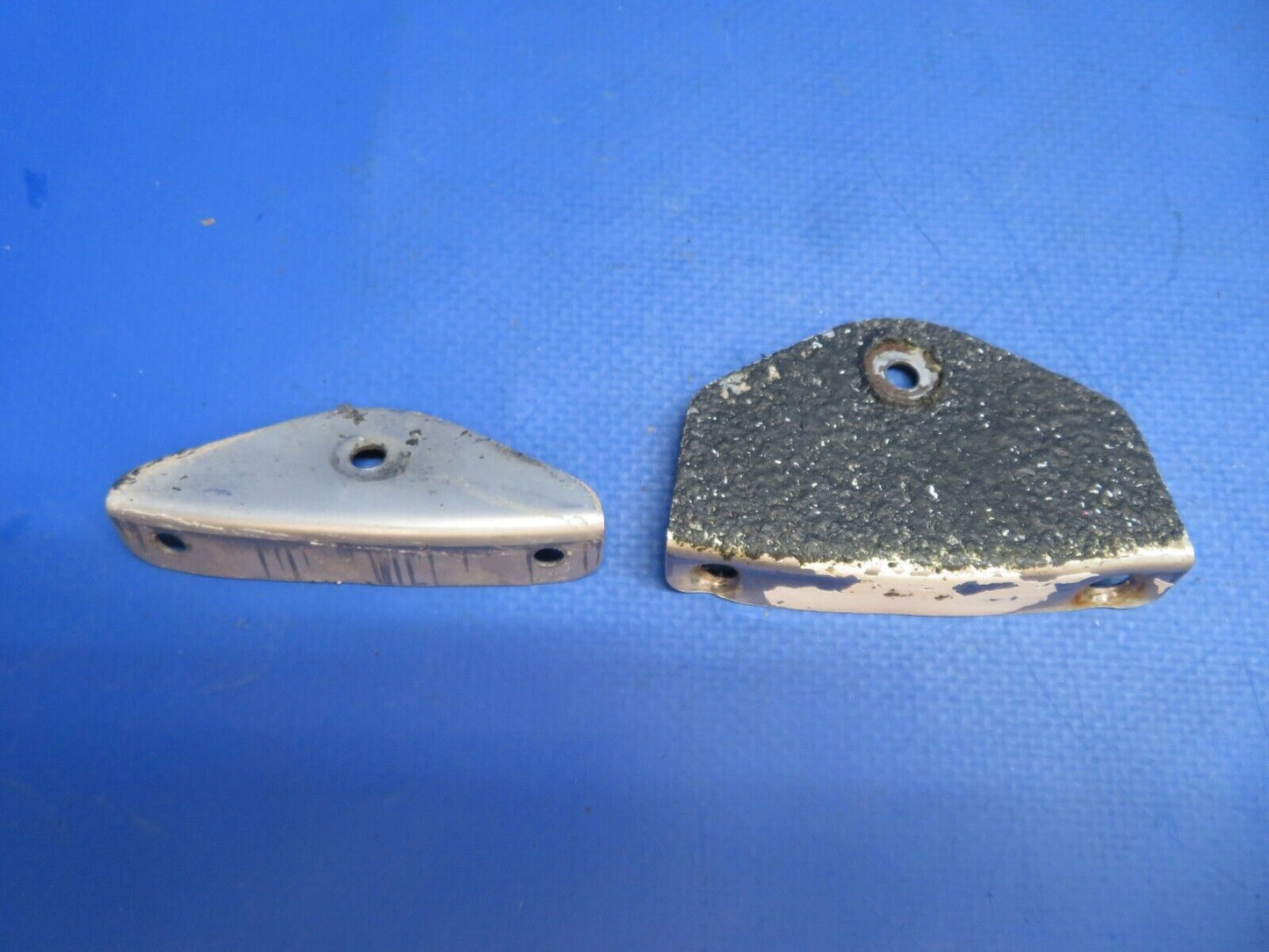 Piper PA-34-200T Seneca II Bracket Baggage Door P/N 37662-00 (0323-588)
