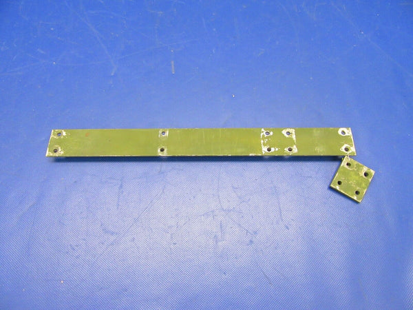 Beech Baron 95-B55 Seat Track Middle Row INBD / OTBD P/N 002-430021-39 (1121-369