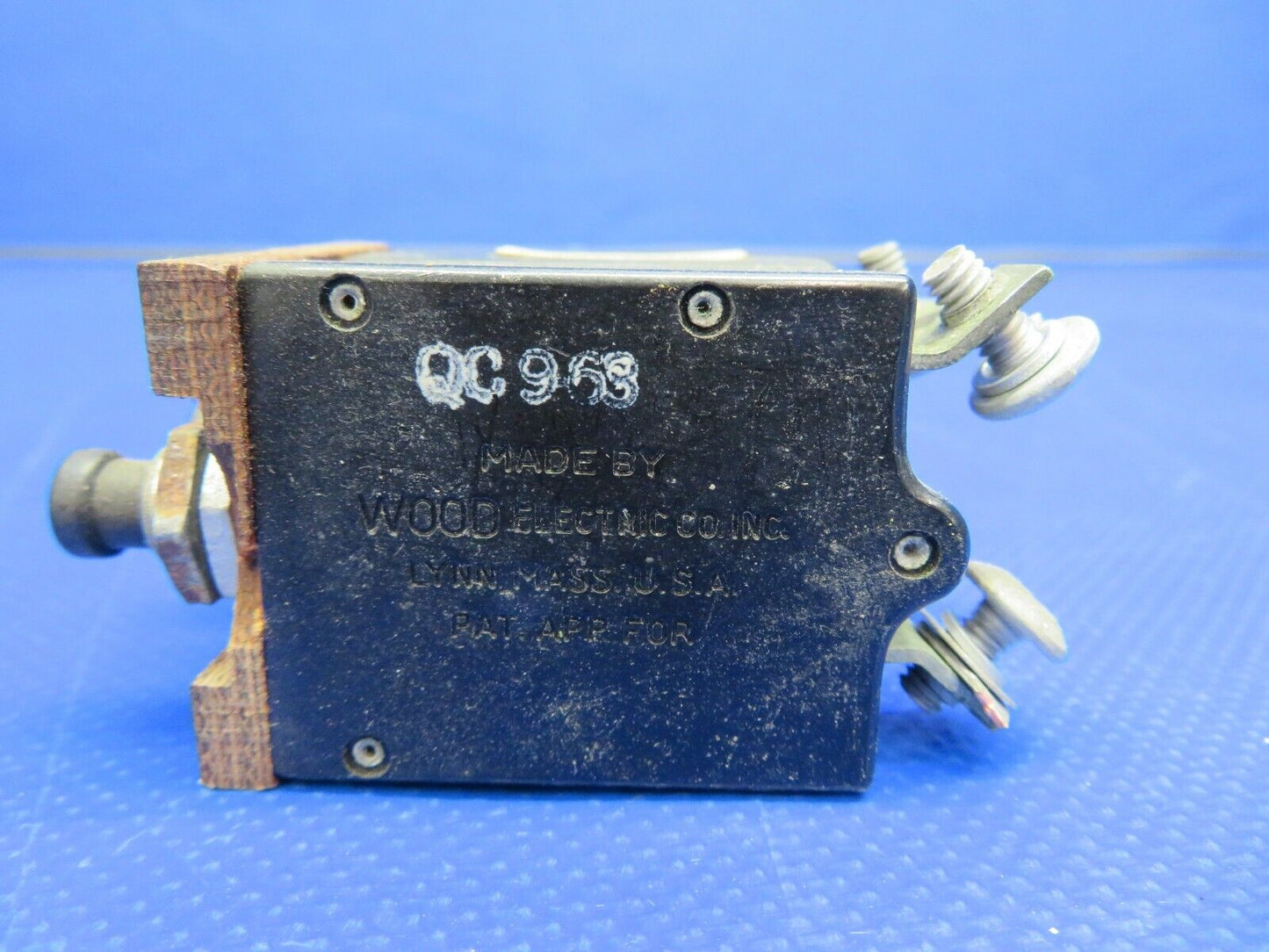 Piper PA-235 Fuse Holder Circuit Breaker Panel w/ Circuit Breakers (0121-416)