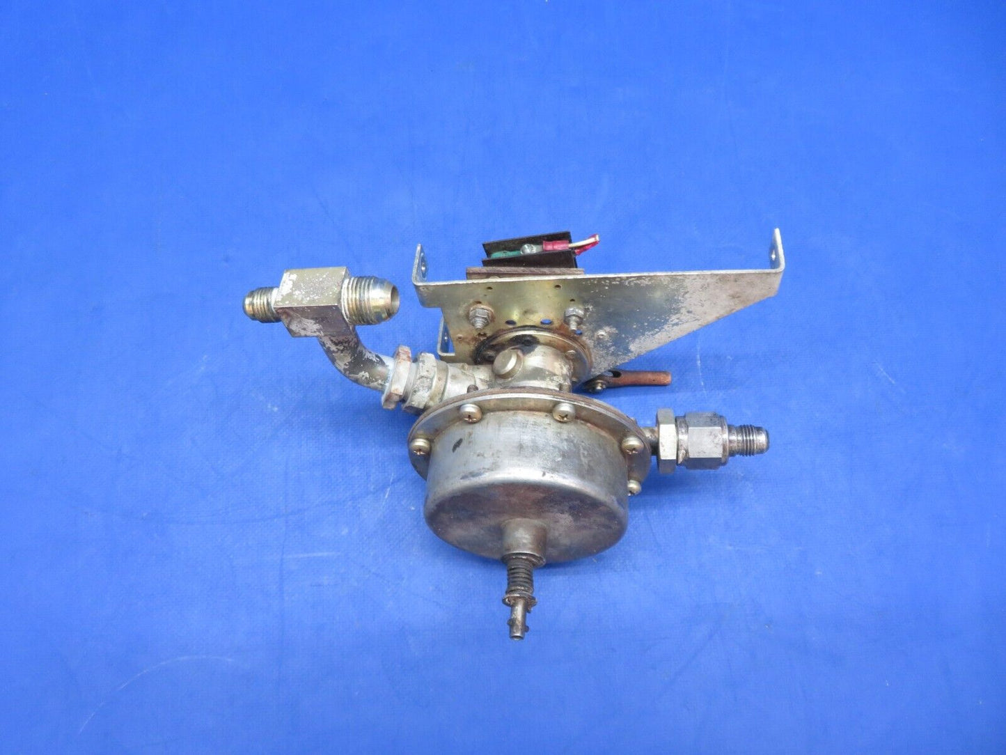 Cessna 310 / 310Q Airborne Fuel Valve Assy P/N 1H13-14 (0923-335)