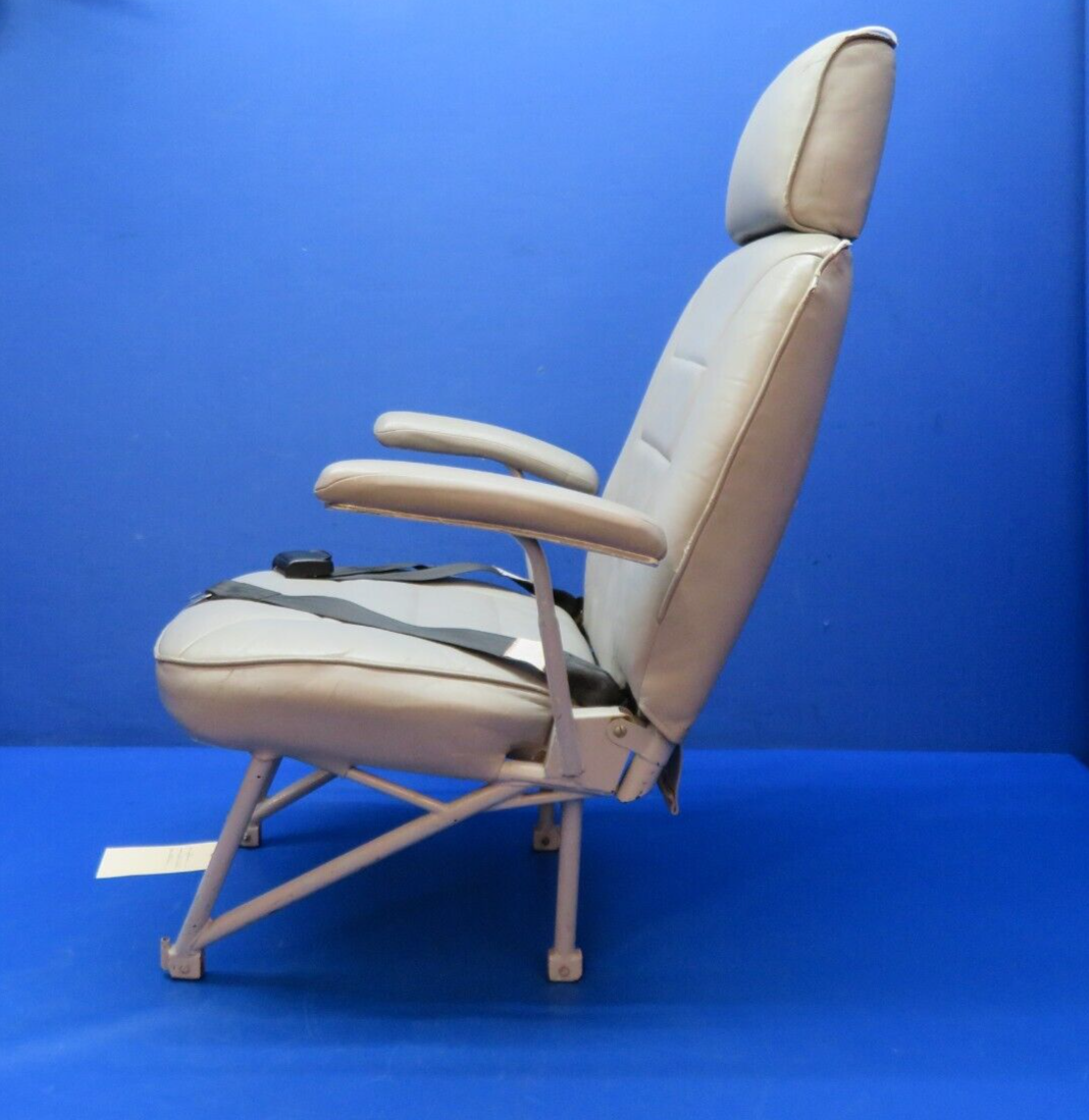 Cessna 401 / 401A LH Passenger Rear Facing Seat Assy P/N 5014020-2 (1223-360)