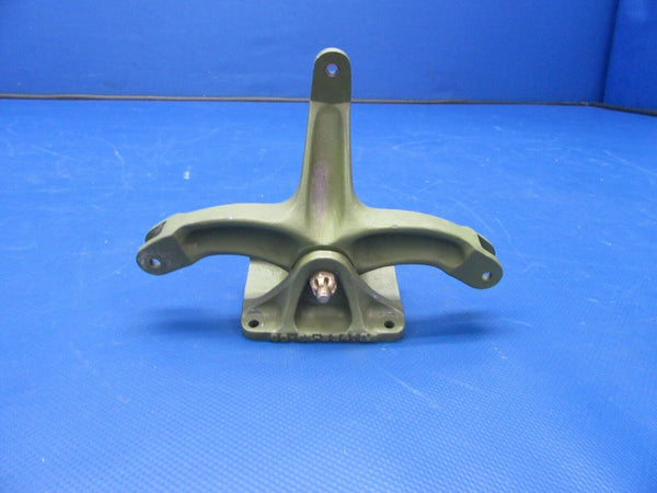 Beech 95-B55 Bellcrank Rudder Control RH P/N 35-524138-2, 96-524136 (0621-660)