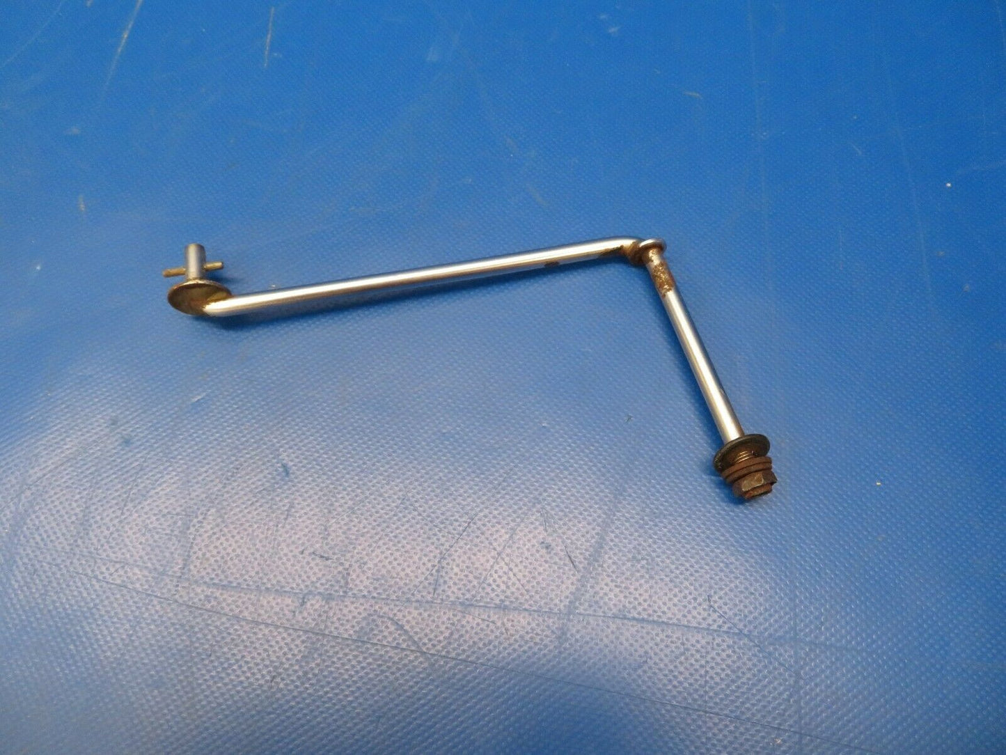 Beech Baron 95-B55 Cabin Door Holder LWR P/N 95-420012-3 (0320-100)